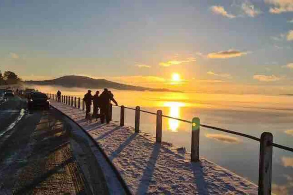 Watersedge Retreat, Views, Sunsets, Dogs Welcome Sandside  Bagian luar foto