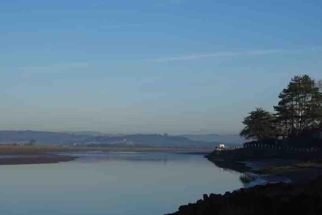 Watersedge Retreat, Views, Sunsets, Dogs Welcome Sandside  Bagian luar foto