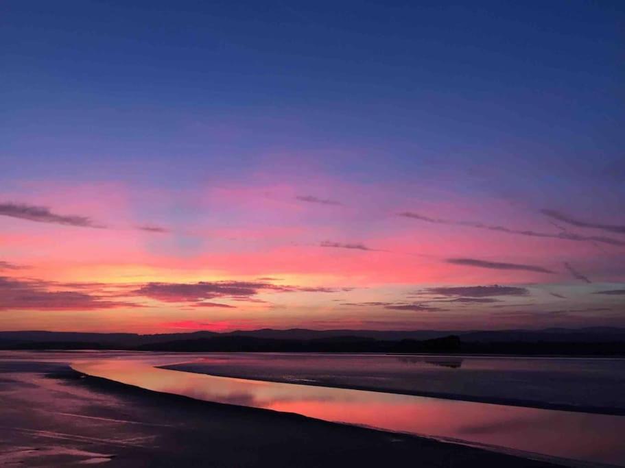 Watersedge Retreat, Views, Sunsets, Dogs Welcome Sandside  Bagian luar foto